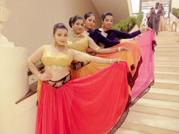 Nadee dancing group 